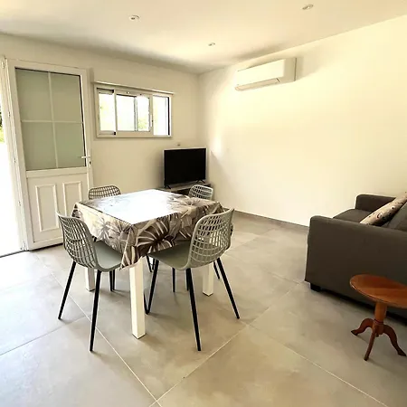 Appartement Avec Terrasse A Santa Maria Poggio Apartment *